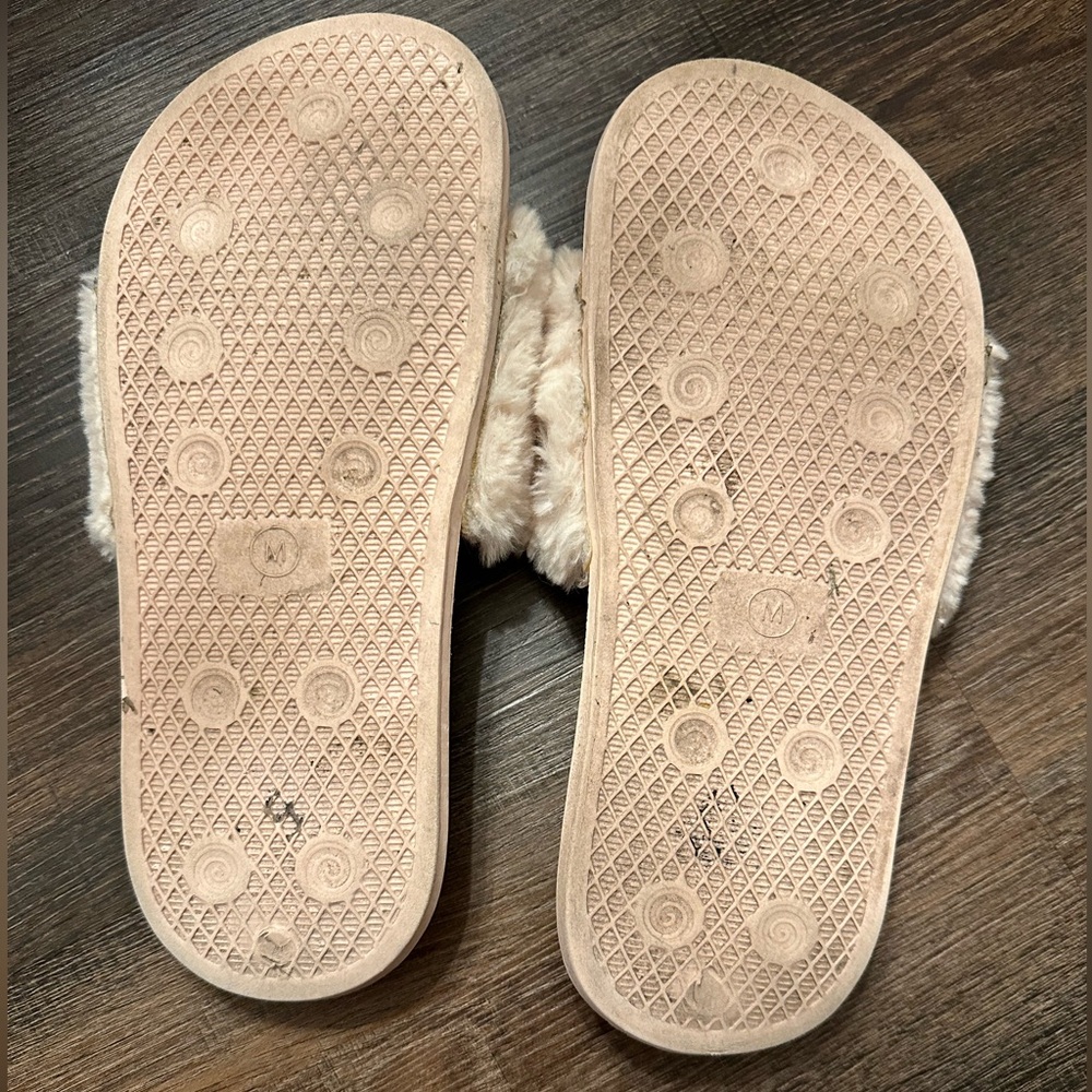 Jessica Simpson fuzzy pink slides - Picture 3 of 3